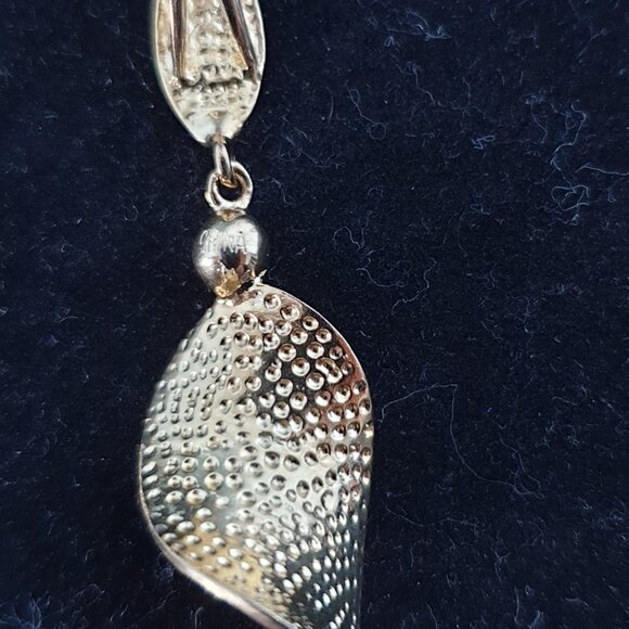 Gold Plated 925 Sterling Silver Simple Curved Leaf Pendant Necklace - Picture 7 of 9